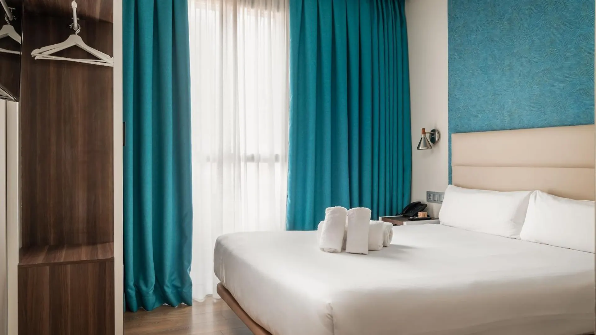 4 Hoteles Familiares en Sants-Montjuïc que Vale la Pena Reservar