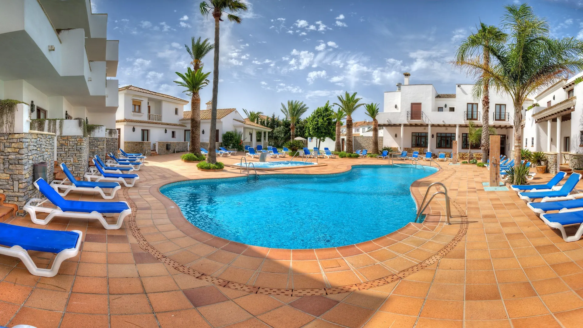 5 Resorts cerca de Playa de Bolonia que Merecen la Pena