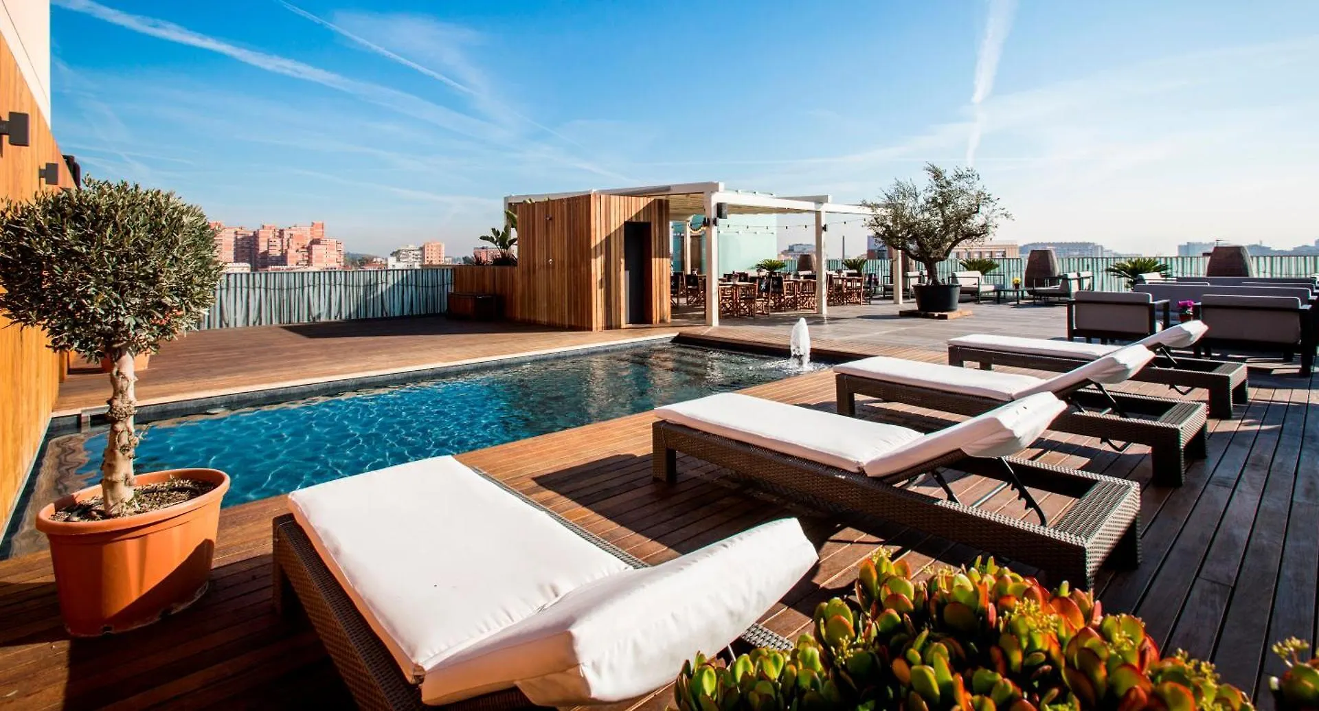4 Hoteles Económicos Cerca de L'esplai la Baldufa, Sabadell