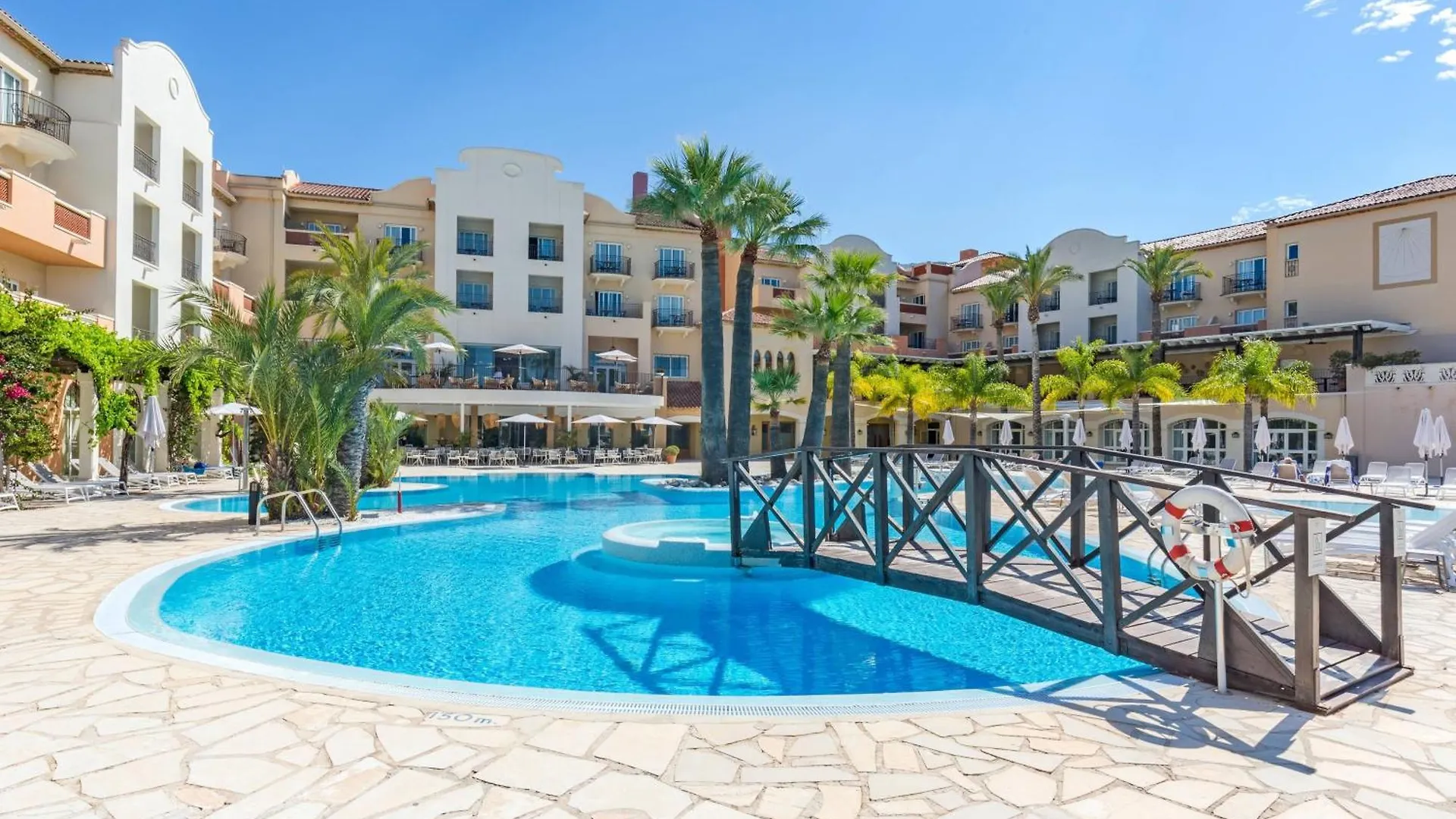 4 Hoteles de Playa Cerca del Club de Golf Jávea que Merecen la Reserva