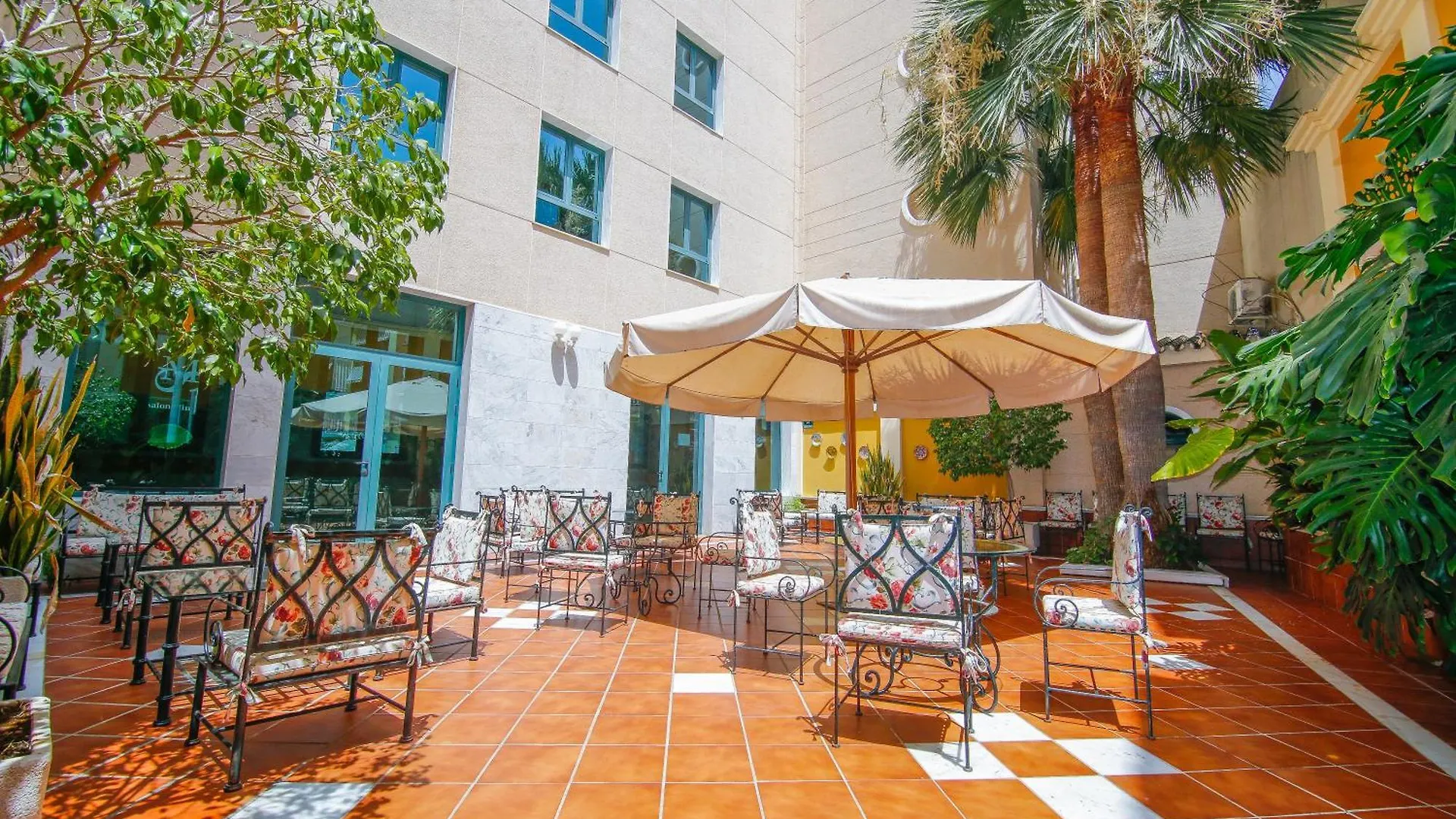 5 Hoteles para Parejas cerca de la Parroquia del Carmen en Algarrobo Costa
