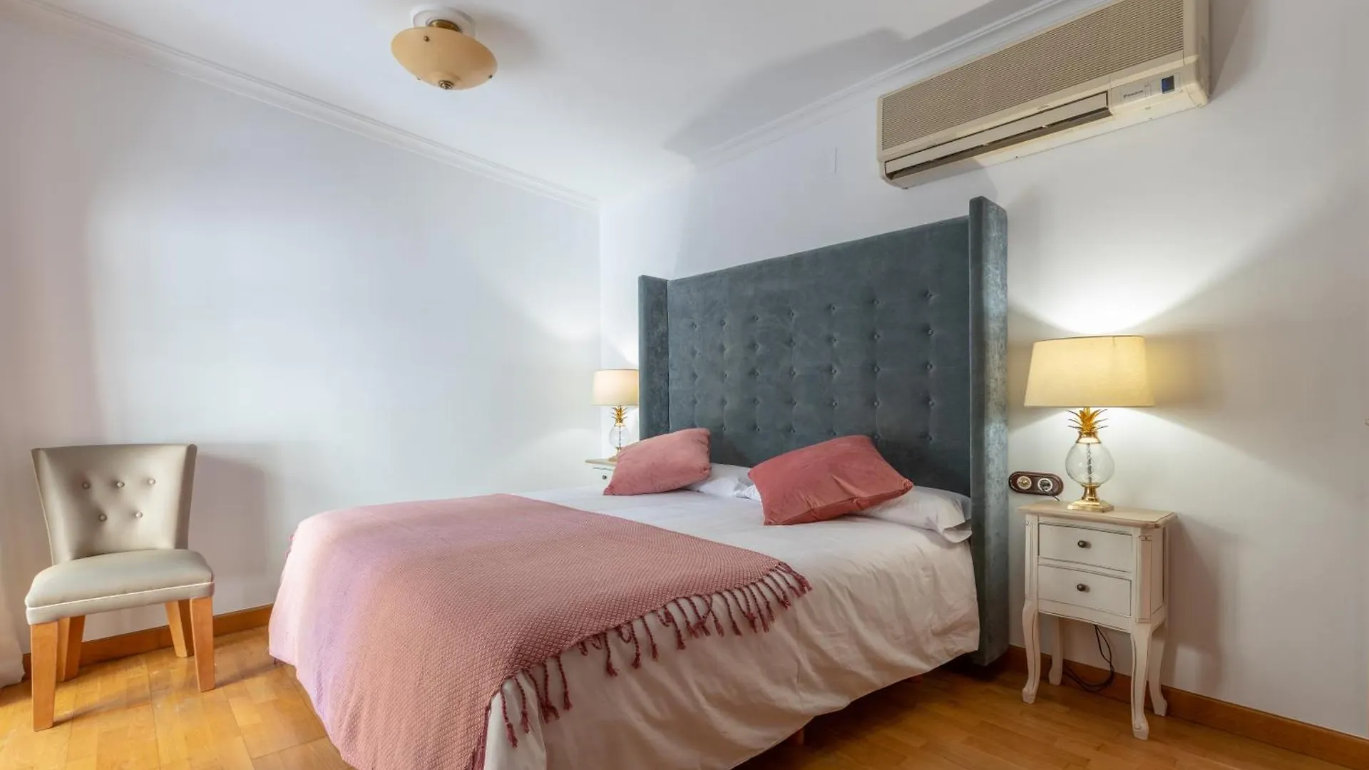 Cerca de La Cochera Cabaret: 4 Hoteles Baratos Comparados