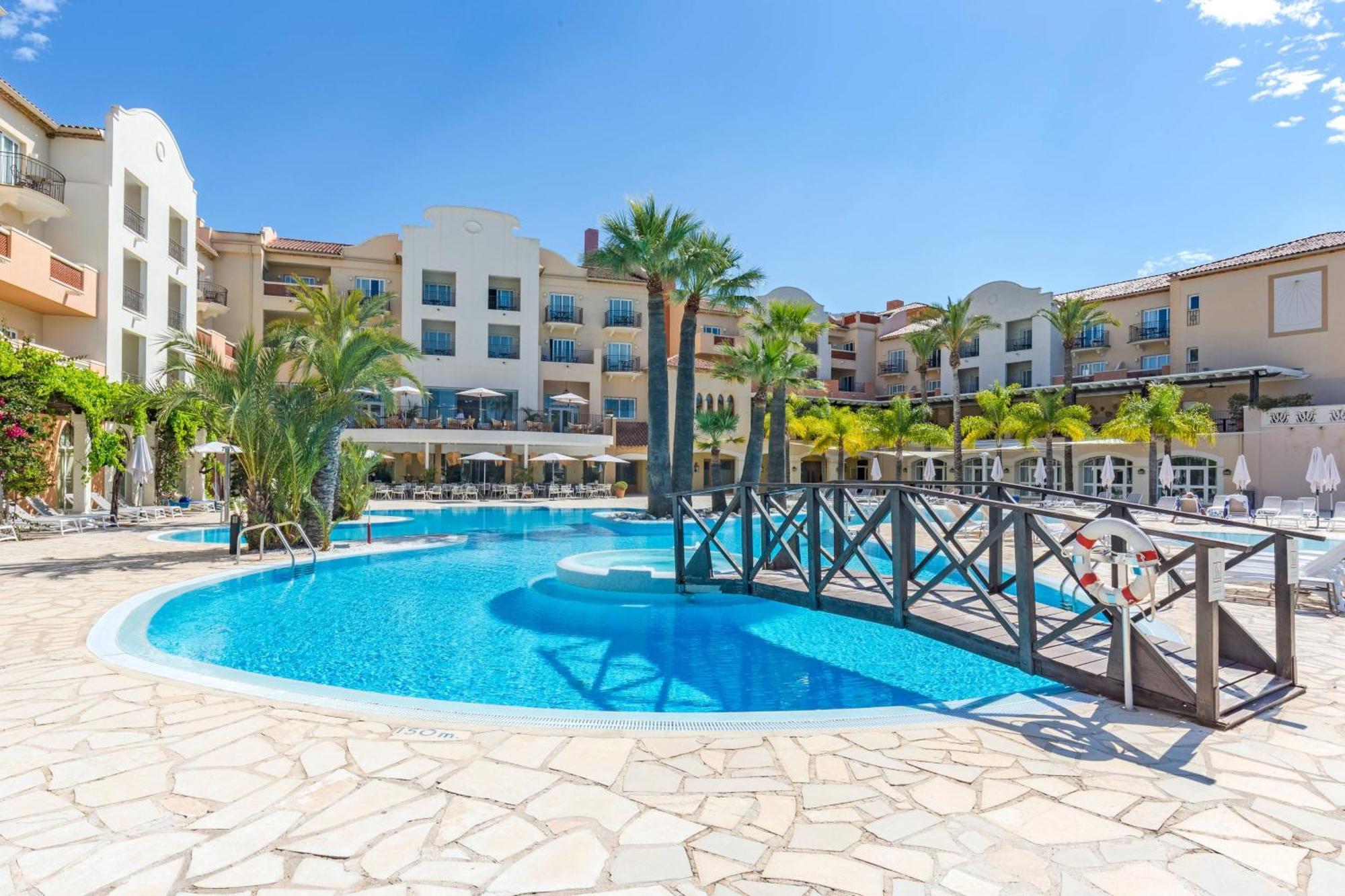 4 Hoteles de Playa Cerca del Club de Golf Jávea que Merecen la Reserva