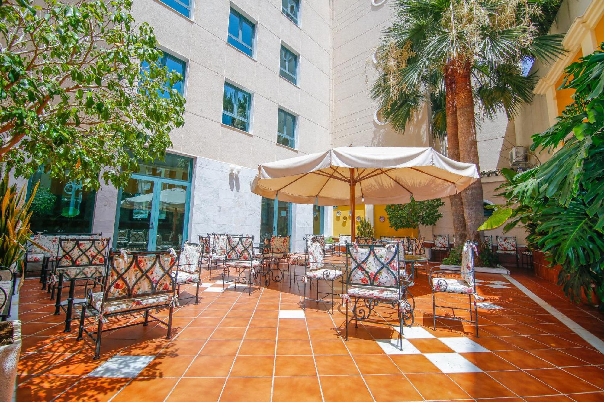 5 Hoteles para Parejas cerca de la Parroquia del Carmen en Algarrobo Costa