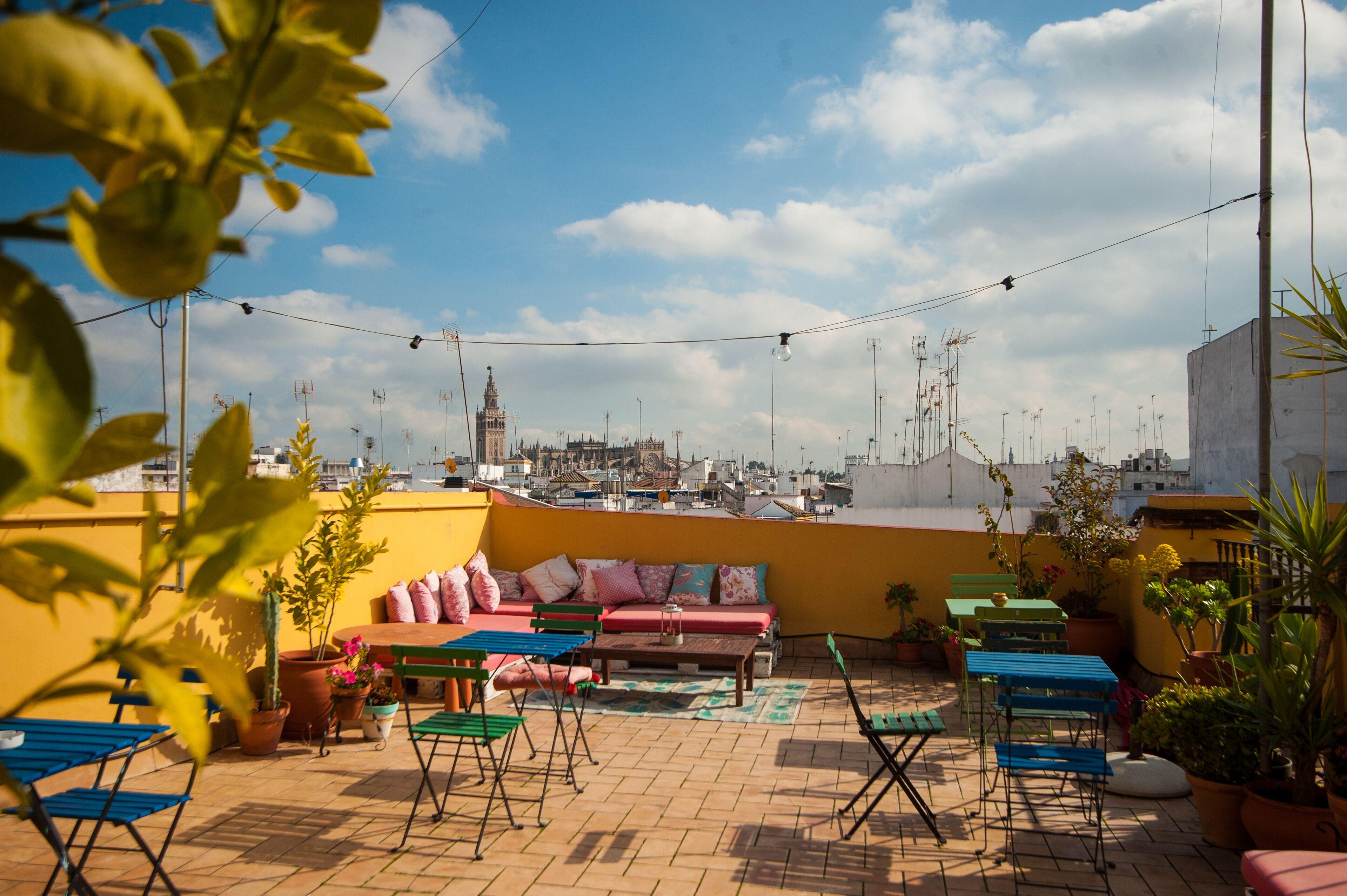 Hoteles Baratos en Sevilla: 10 Opciones Económicas Comparadas